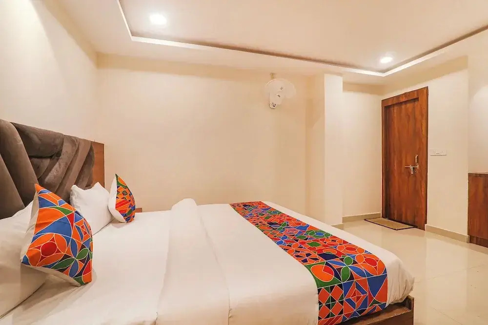 FabHotel Rachna Palace and Banquets - Nr Lekhraj Metro Station