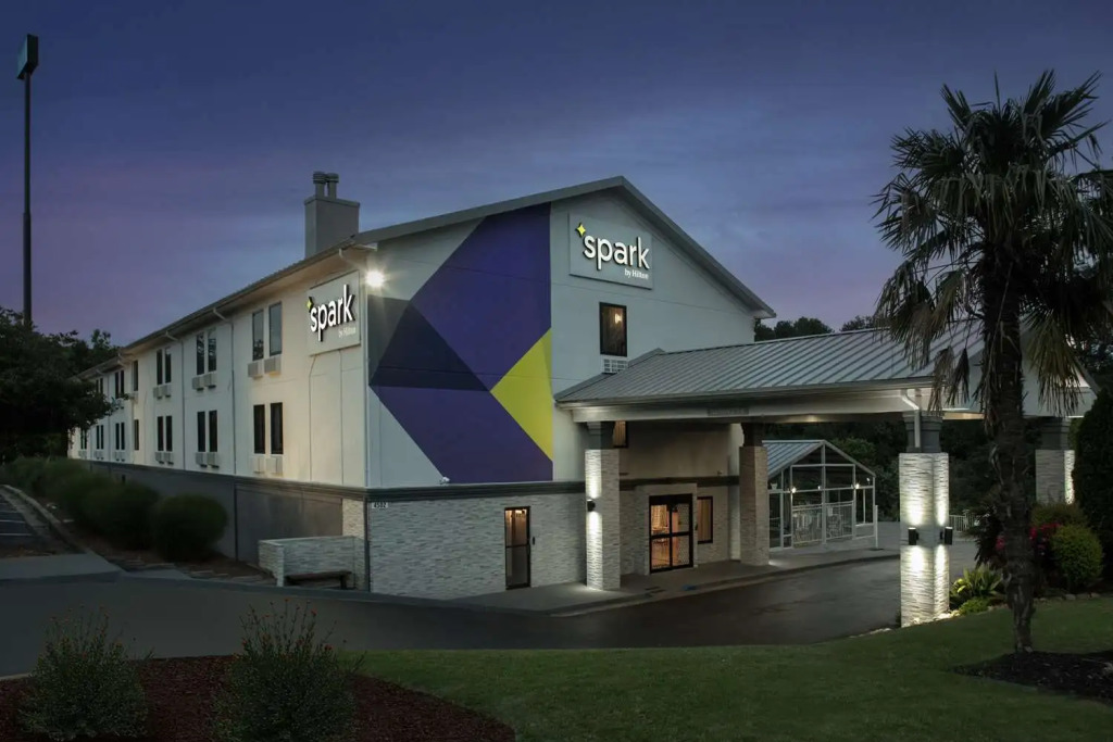 Отель Spark by Hilton Atlanta Cumberland Ballpark