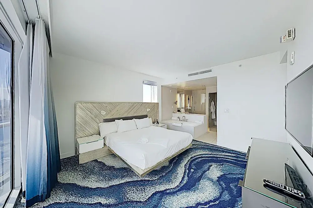 New Listing! Modern Resort W/ Ocean View 1 Bedroom Condo