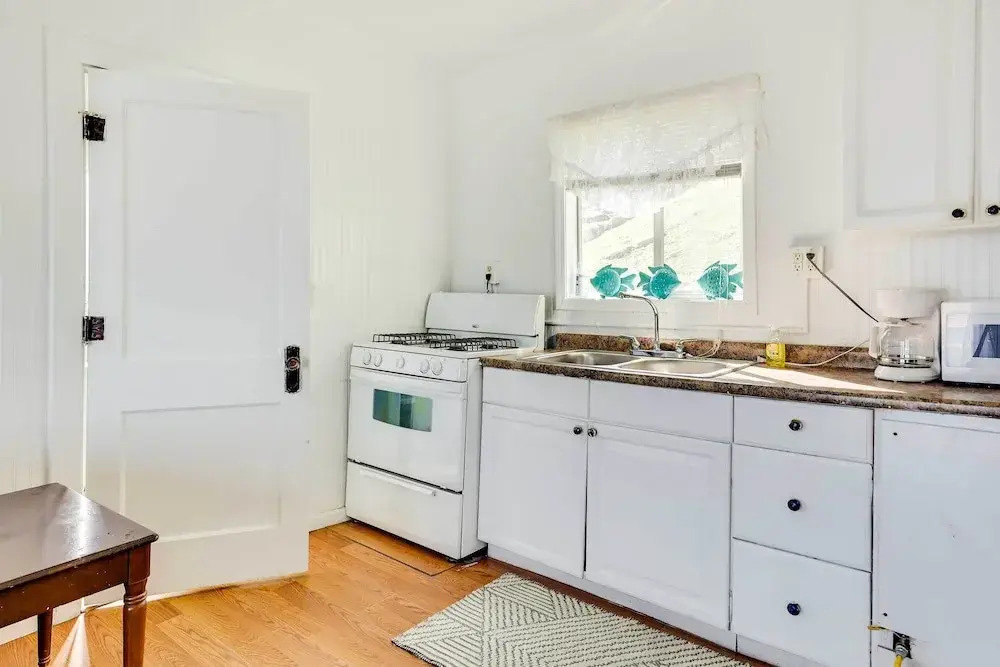 Scenic Geneva Cottage w/ Lake Erie Beach Access!