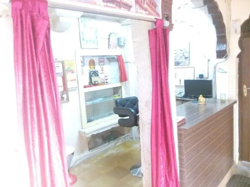 Hotel Shri Giriraj Palace