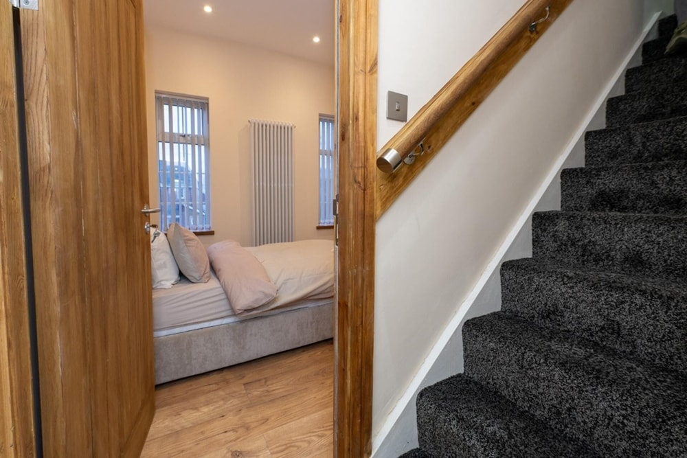 Tranquil Stoke-on-trent 4bed, 2 Bath, Parking