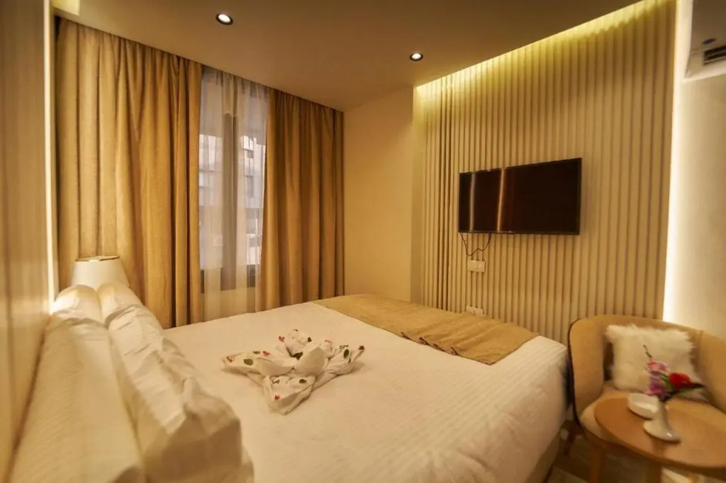 Golds Pyramids Hotel