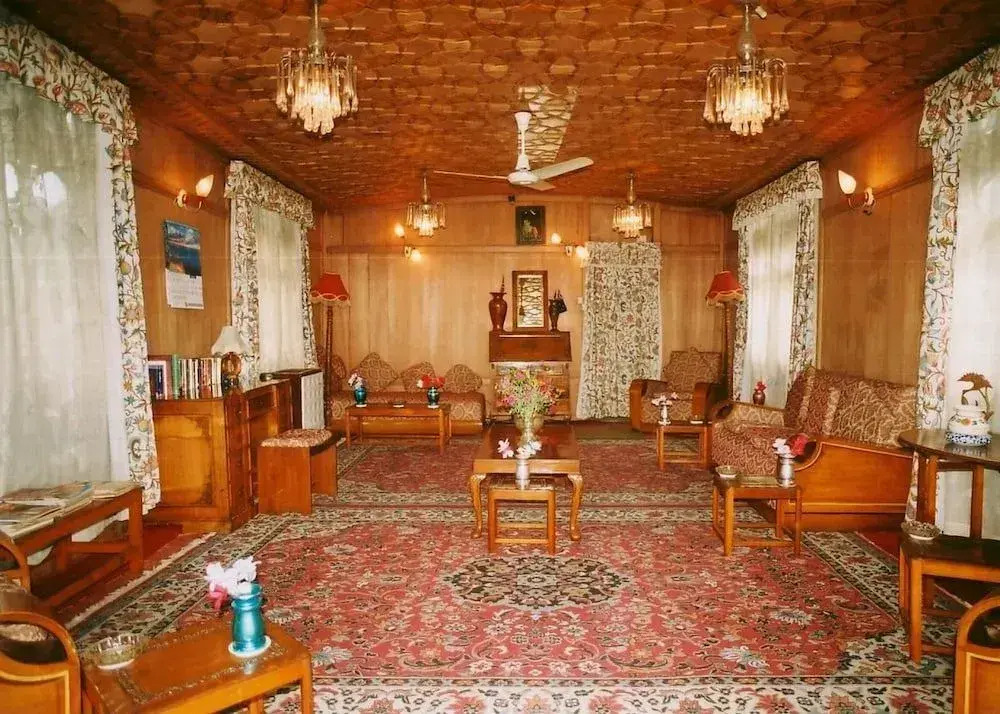 Crown Of India Group Of Houseboats