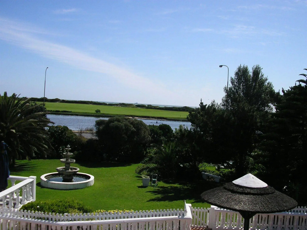Lagoon Lodge