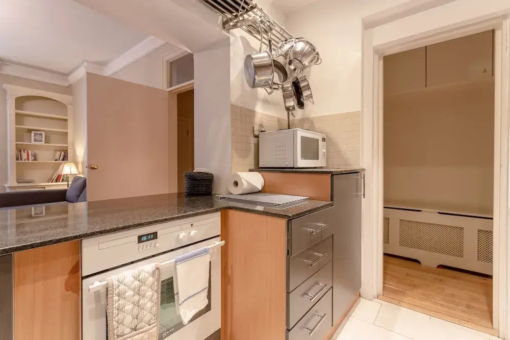 Spacious South Kensington 1 Bedroom Apartment