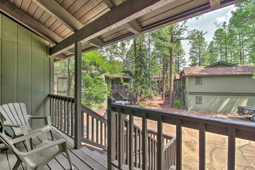 Cozy Condo Near Golfing & Hiking in Pinetop!