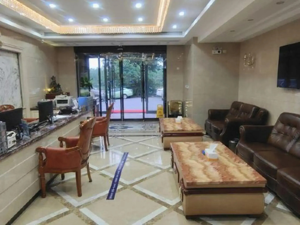 Huayuan Business Hotel