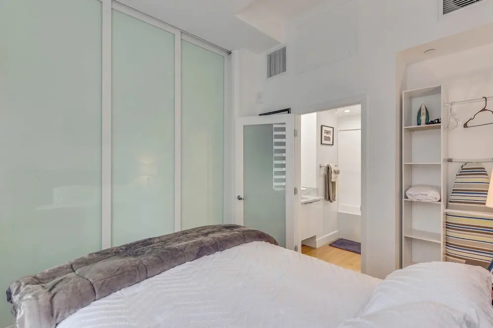 Stylish Deluxe 1BR At HWH by Oneluxstay