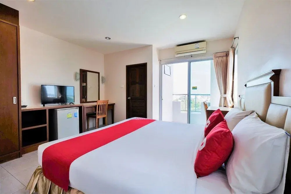 OYO 605 Lake View Phuket Place