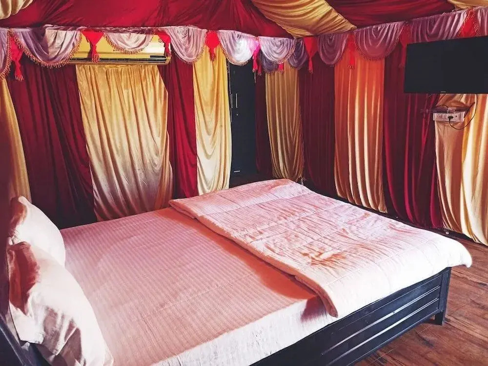 OYO 75800 The Royal Mini Resort