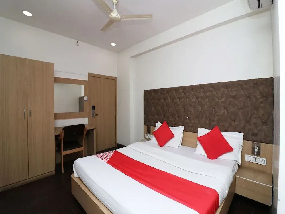 Oyo 22315 Hotel Rajdoot Gaurav