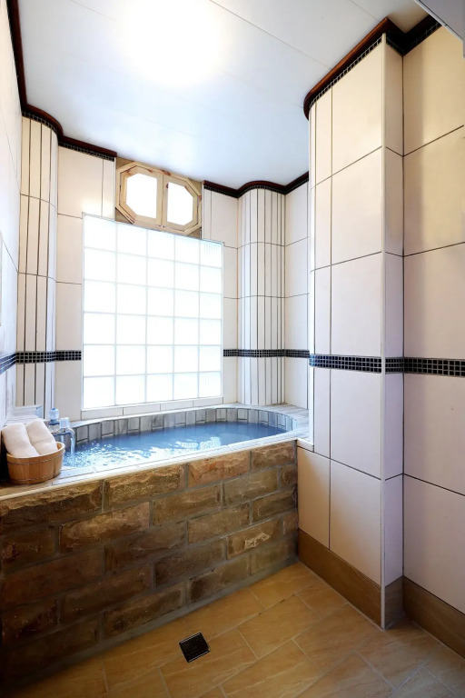 Phoenix Pavilion Hot Spring Hotel