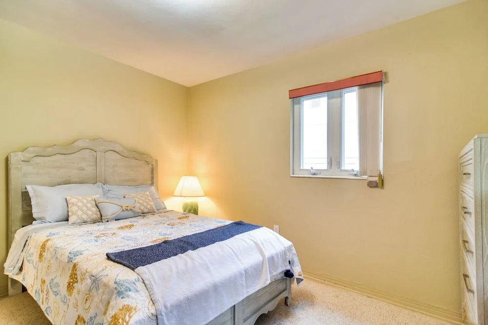 3 Mi to Beach: Seminole Retreat w/ Patio