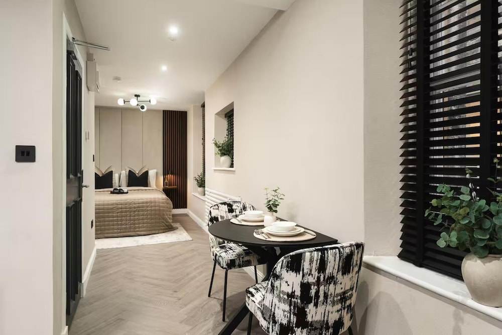 City Centre Apartment Sleeps 2 With Wifi