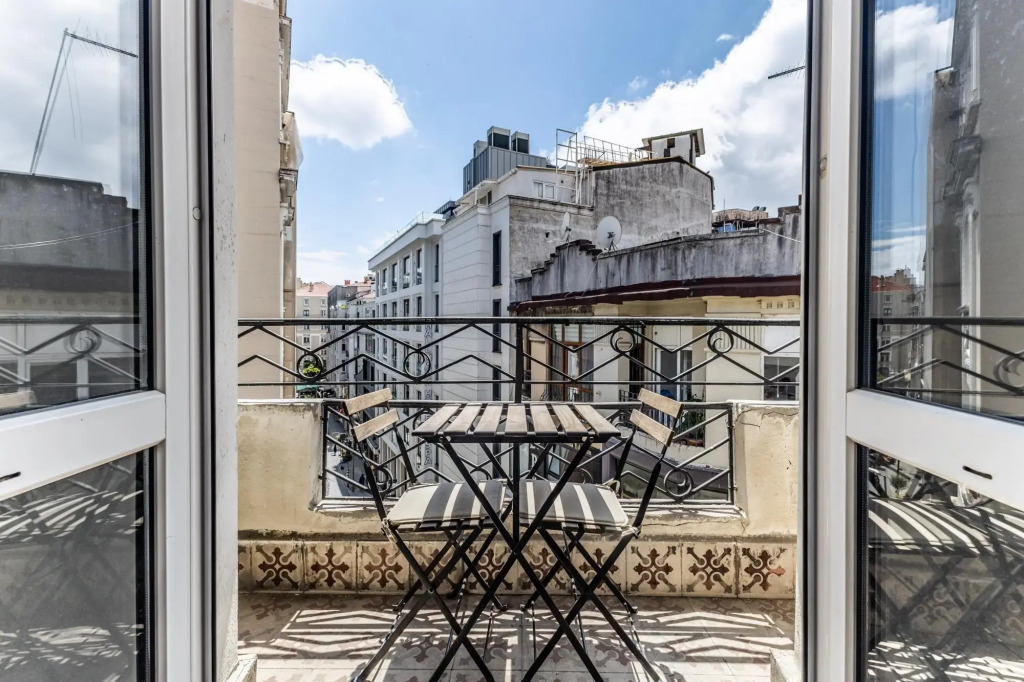 Amazing Flat near Osmanbey Metro Station