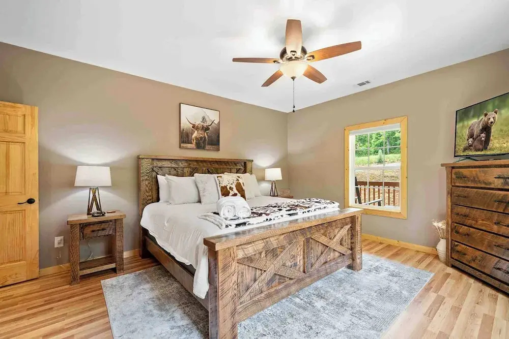 New Listing - Luxurious Mountain Home for 8 With Amenities