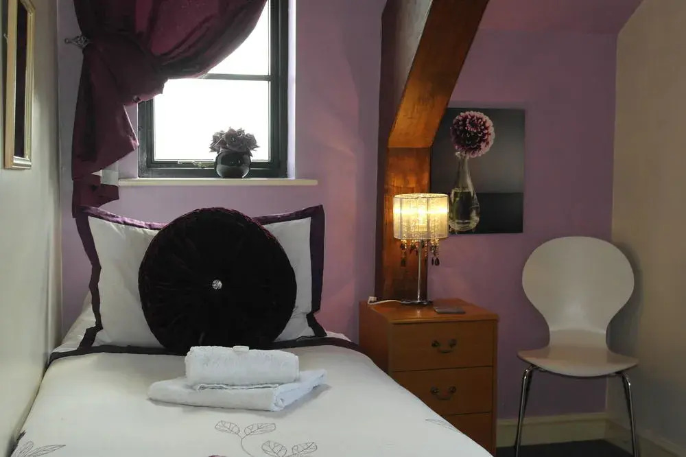 The Crown Lodge Bar Bed & Breakfast