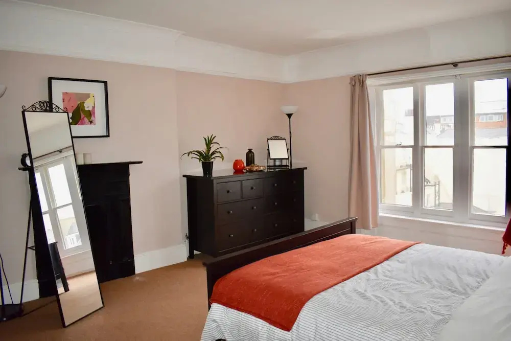 2 Bedroom Brighton Apartment With Sea Views