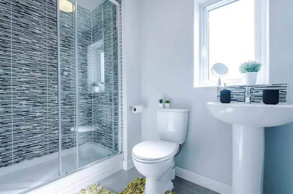 Vidale Court, 3 Bedroom House with River Irwell view, sleeps 6