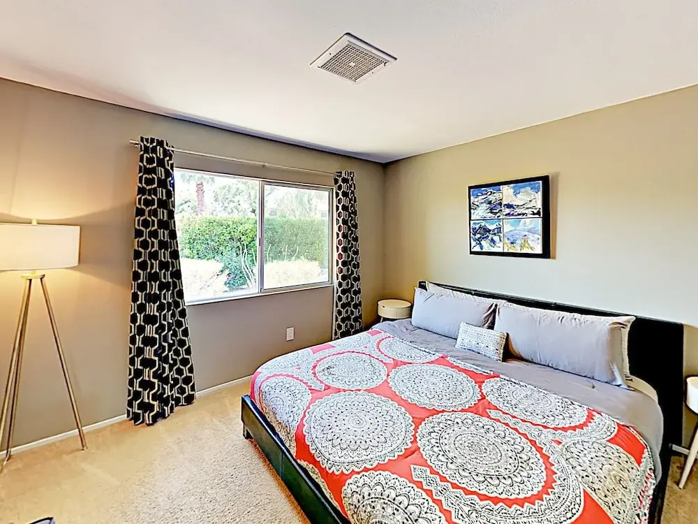 Contemporary - 5 Br Home