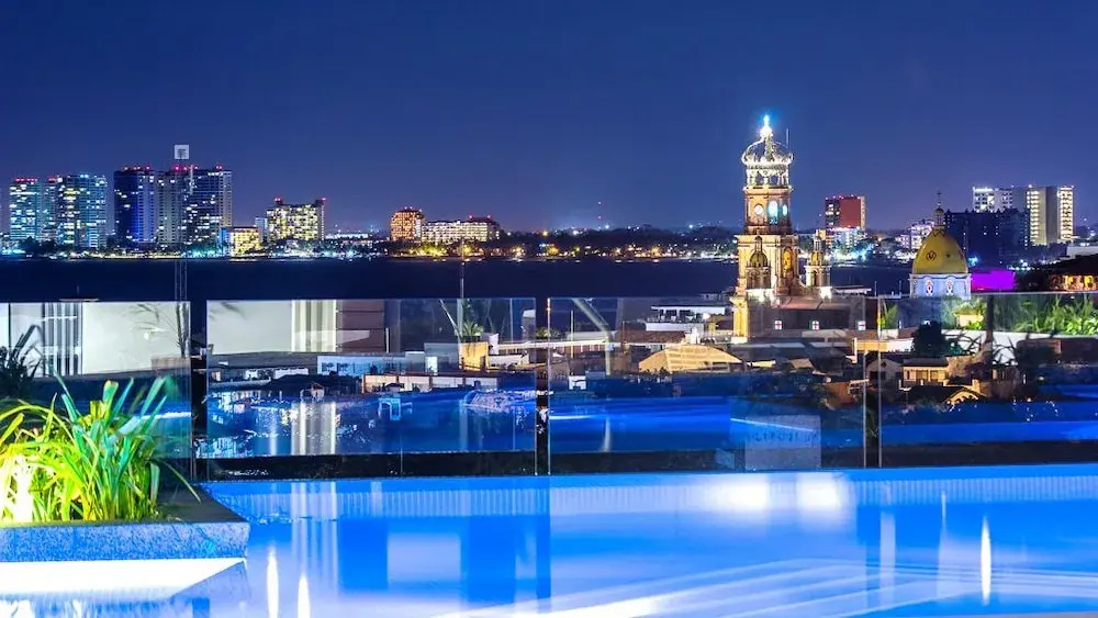 Mountain Views Rooftop Pool Condo