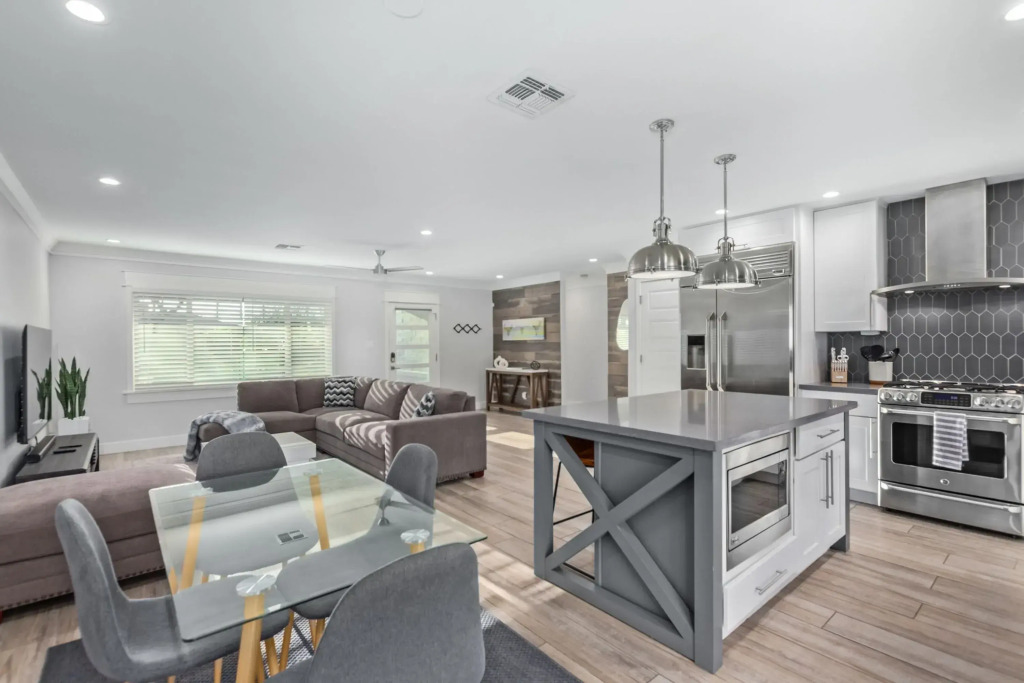 Sunsets on 11th by Avantstay Resort-style Pool + Hot Tub Game Room