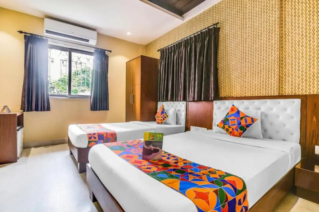 FabHotel Luxor - Nr Acropolis Mall