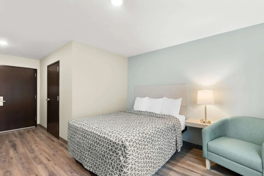 Woodspring Suites Savannah West Chatham Parkway