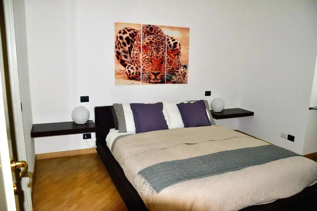 CHARMING COMO - Apartment downtown in the pedestrian area with 2 double bedrooms and 2 complete bathrooms a spacious living room and full equipped kitchen