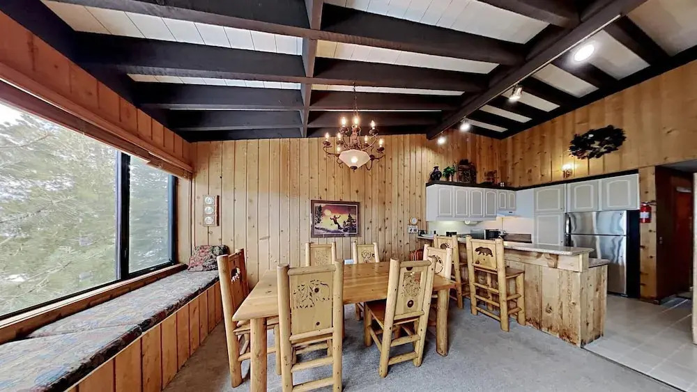 Slopeside Four Bedroom Homes at 1849 Condos - Free Wifi and Parking! by RedAwning