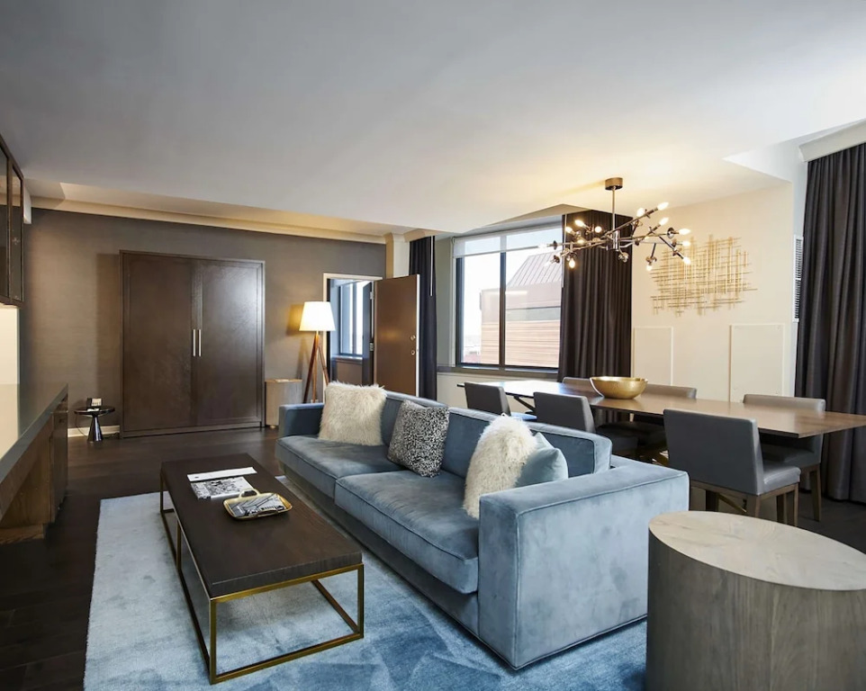 Graves 601 Wyndham Grand