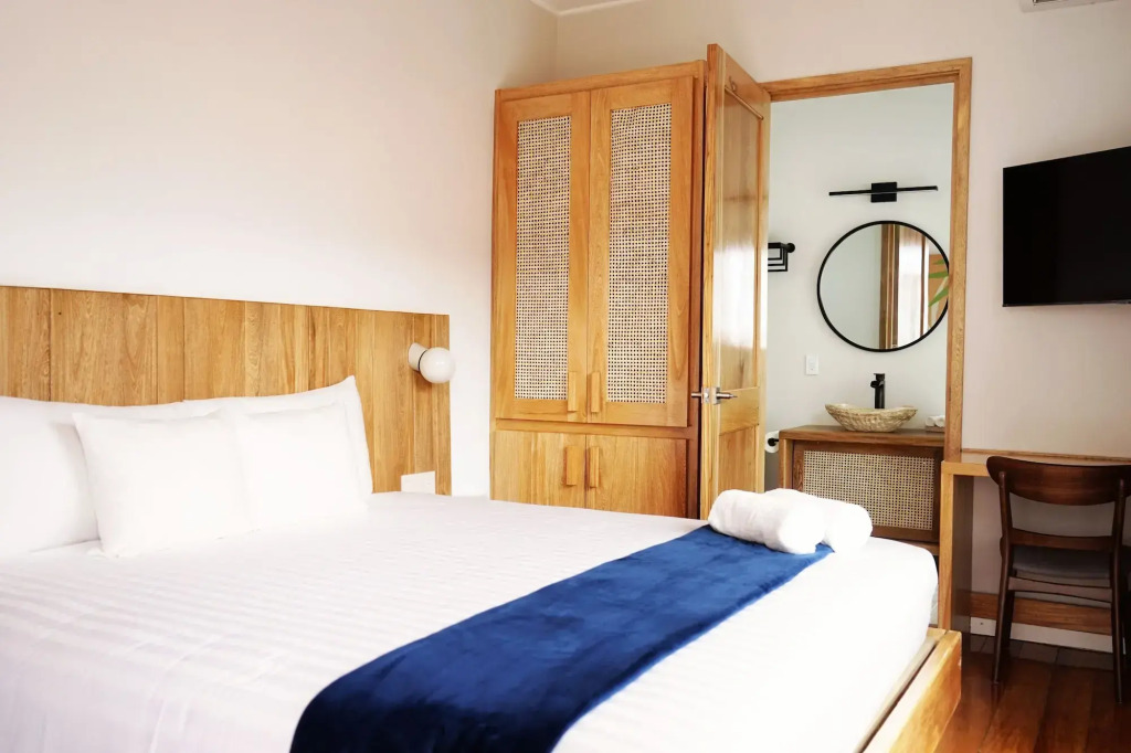 Tropical Suites Hotel