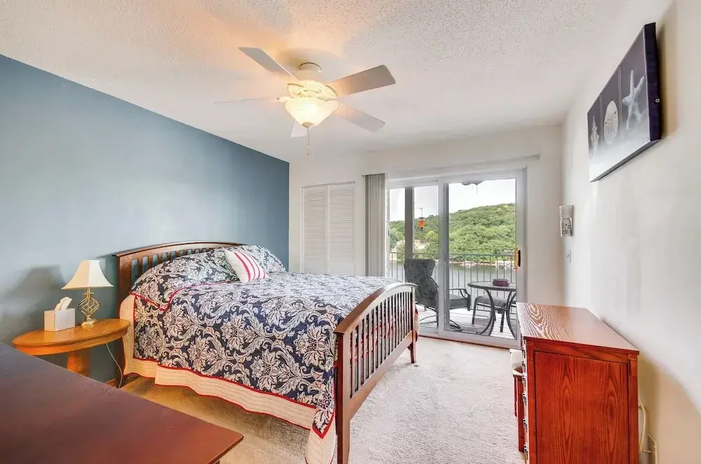 Cozy Lake Ozark Condo Rental w/ Grill, Pool Access