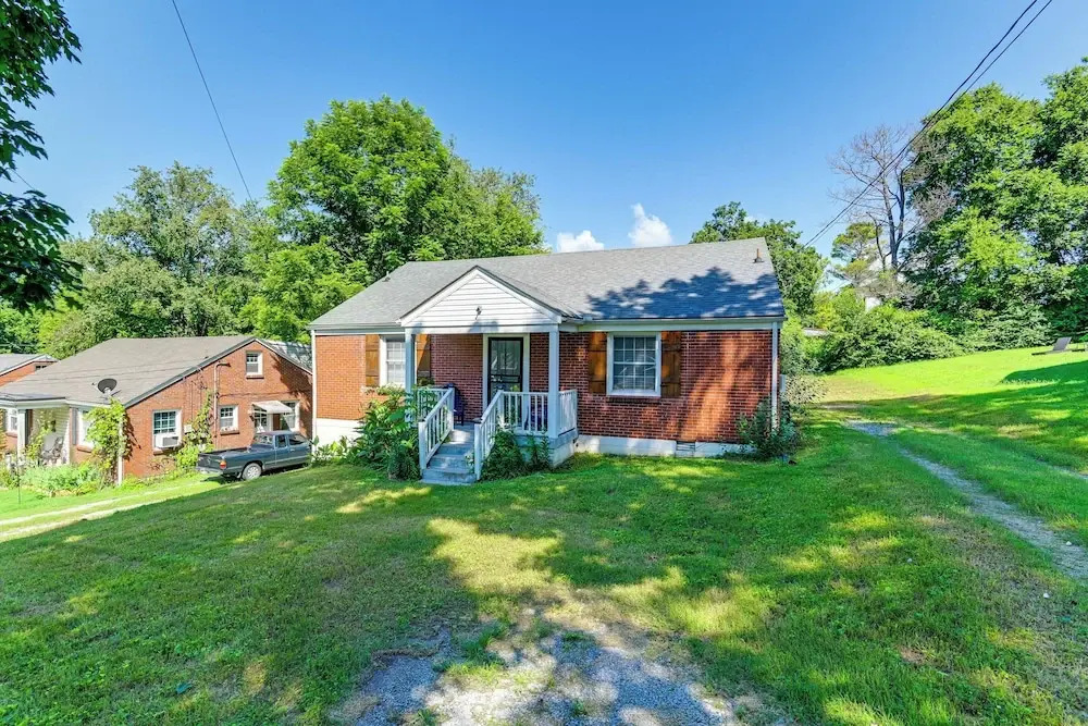 7 Mi to Dtwn: Apt w/ Spacious Yard in Nashville