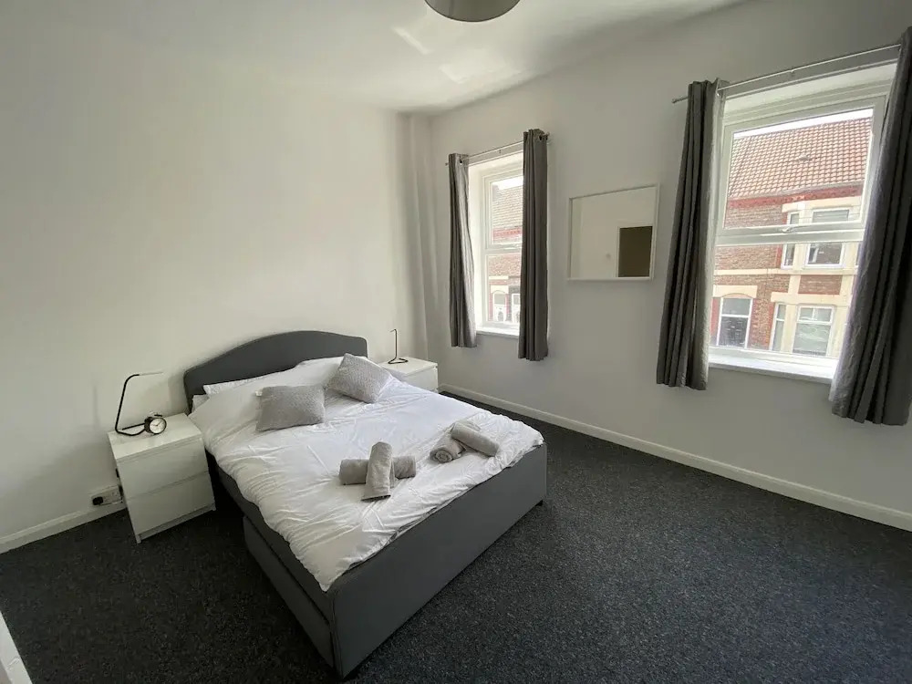 Beautiful Modern 3-bed House in Wallasey Near City