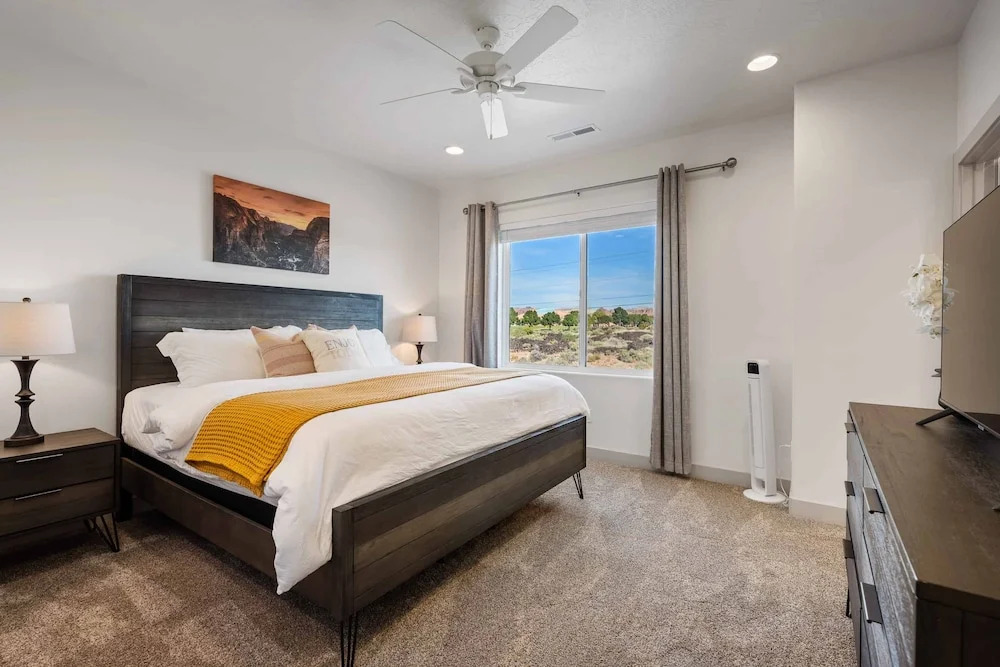 Hallser's Hive #4 3 Bedroom Townhouse