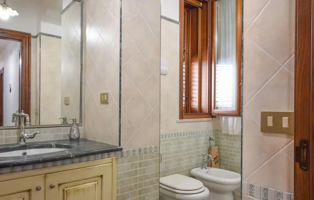Stunning Home in Aspra With 3 Bedrooms and Wifi