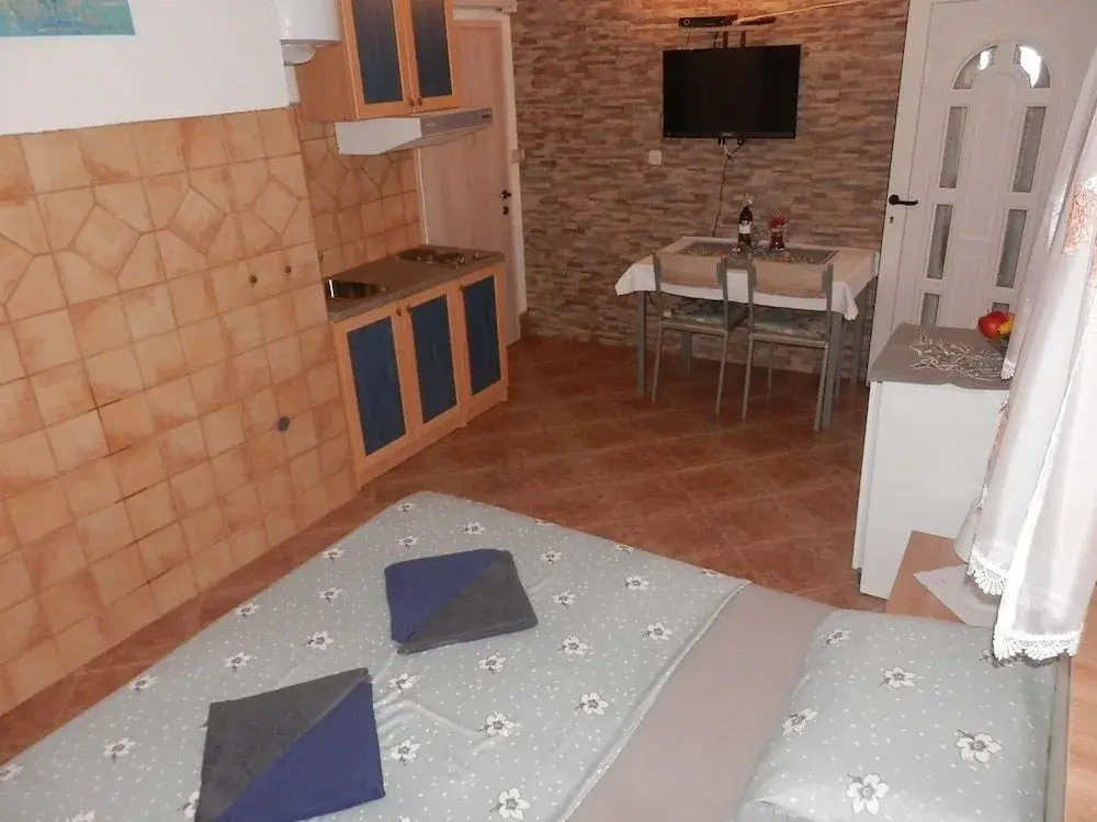 Guest House Tiho