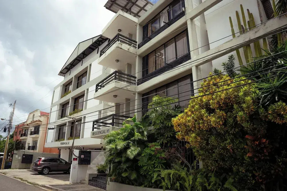 Residenciales H1 & H2 - Breakfast & Room Service - Airport close