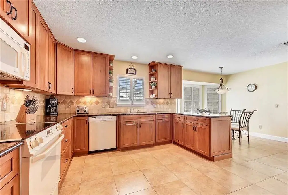 Ocean Escape, 3 Bedrooms, Pet Friendly, Private Pool, Wifi, Sleeps 7