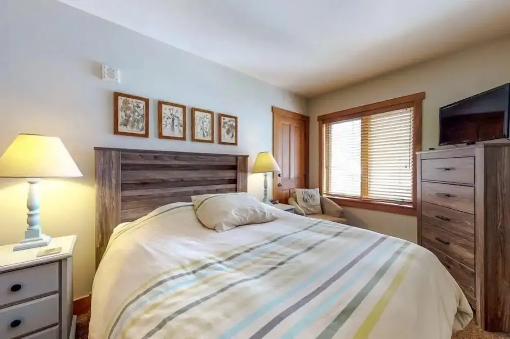 1 Bedroom Colorado Mountain Vacation Rental in River Run Village with Convenient Access to Ski Slopes