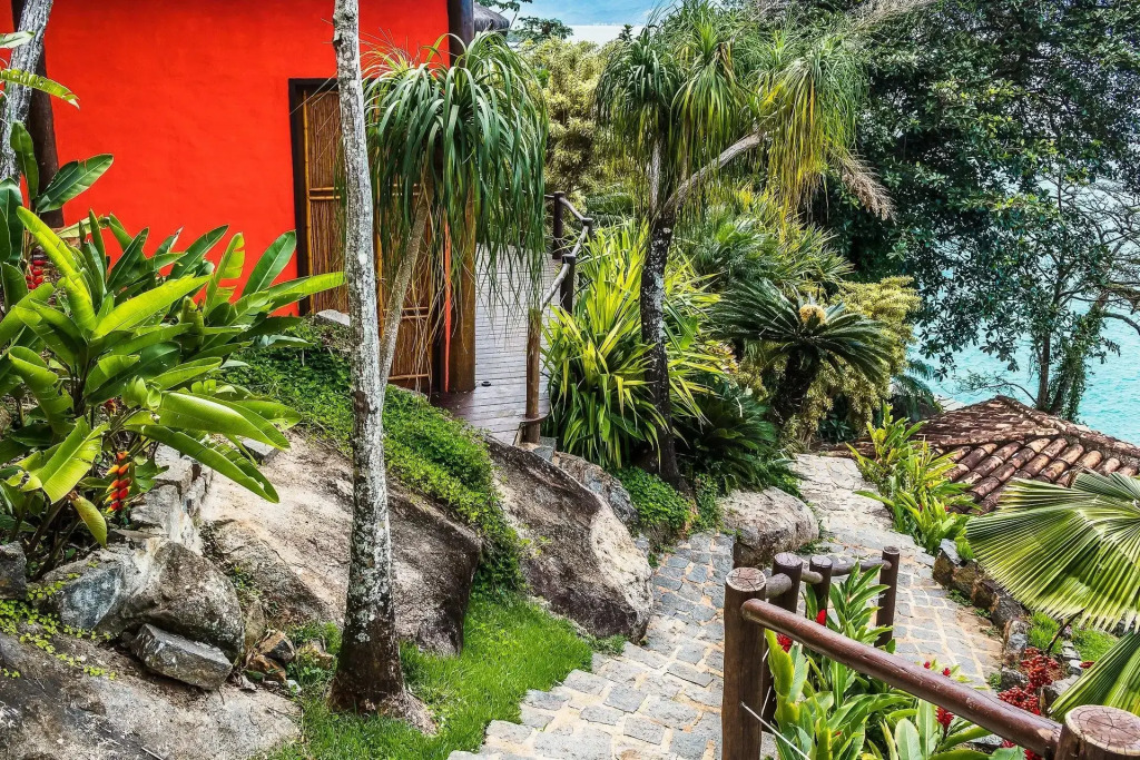 Casa de luxo com piscina e natureza em Ilhabela