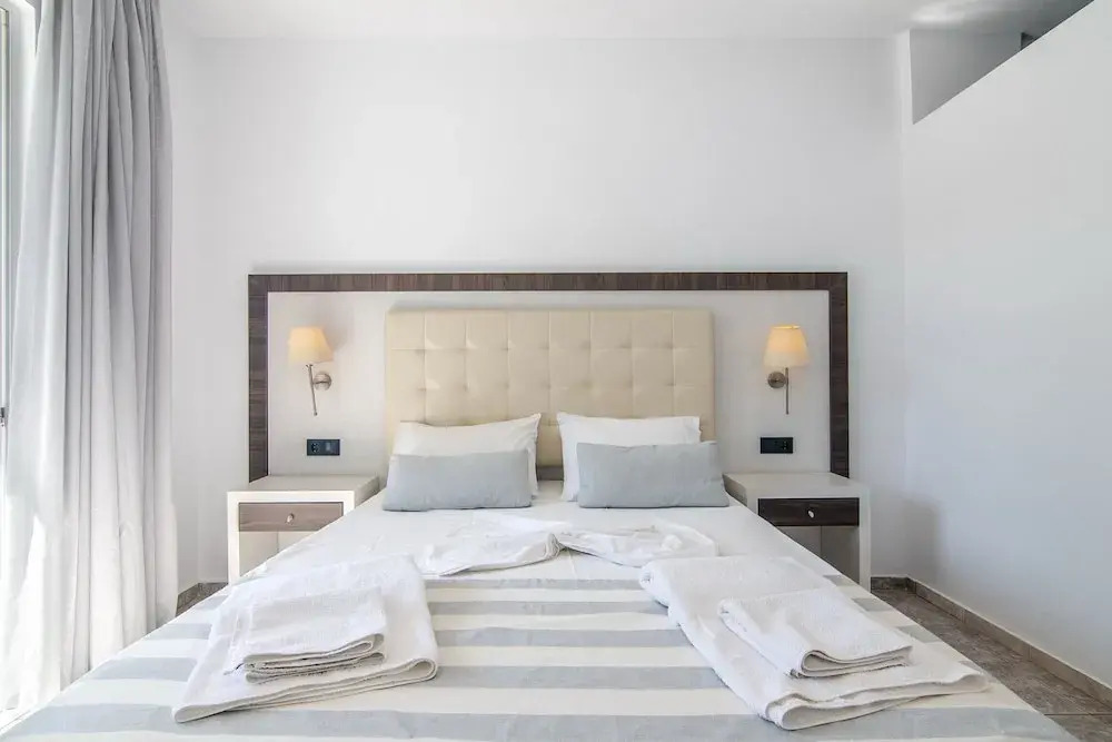 Mythos Apartments