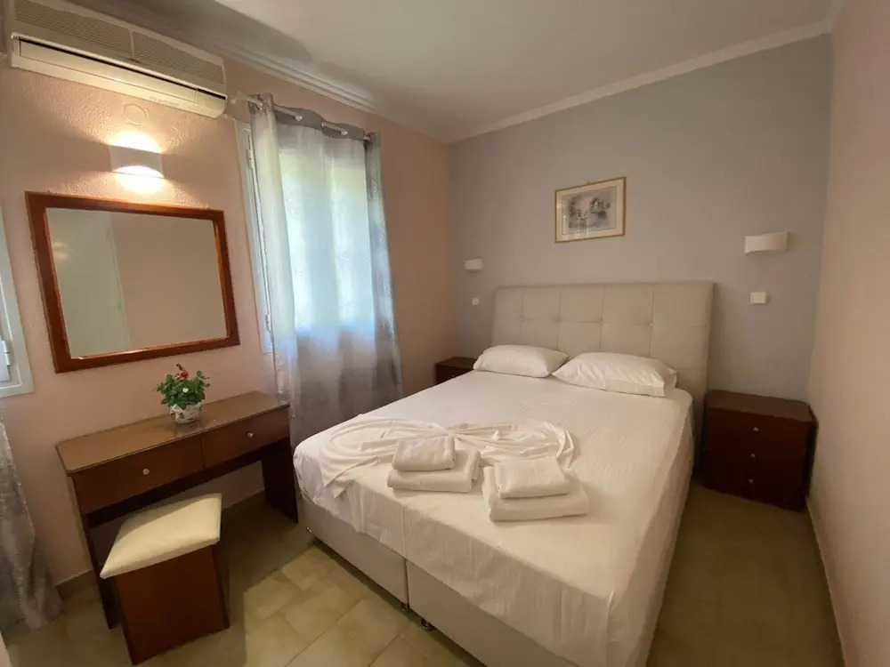 Corfu Glyfada Menigos Resort 40