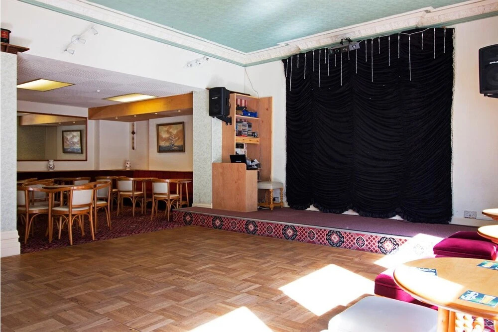 Evans Hotel