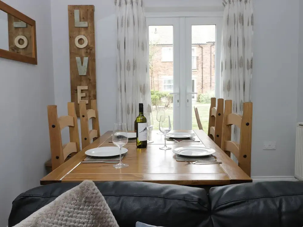 Blue Bay, The Bay, 2 bedrooms with ensuites, parking bay, 2 dogs welcome