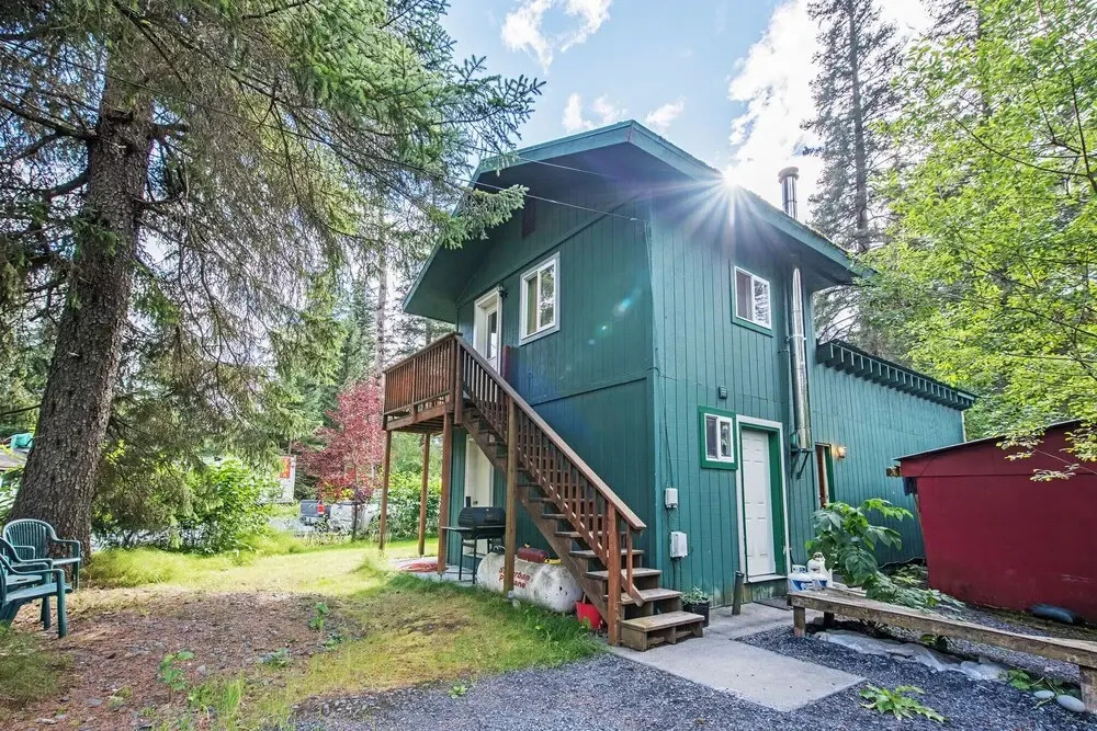 Seward Studio w/ Deck, Outdoor Dining & Mtn Views!