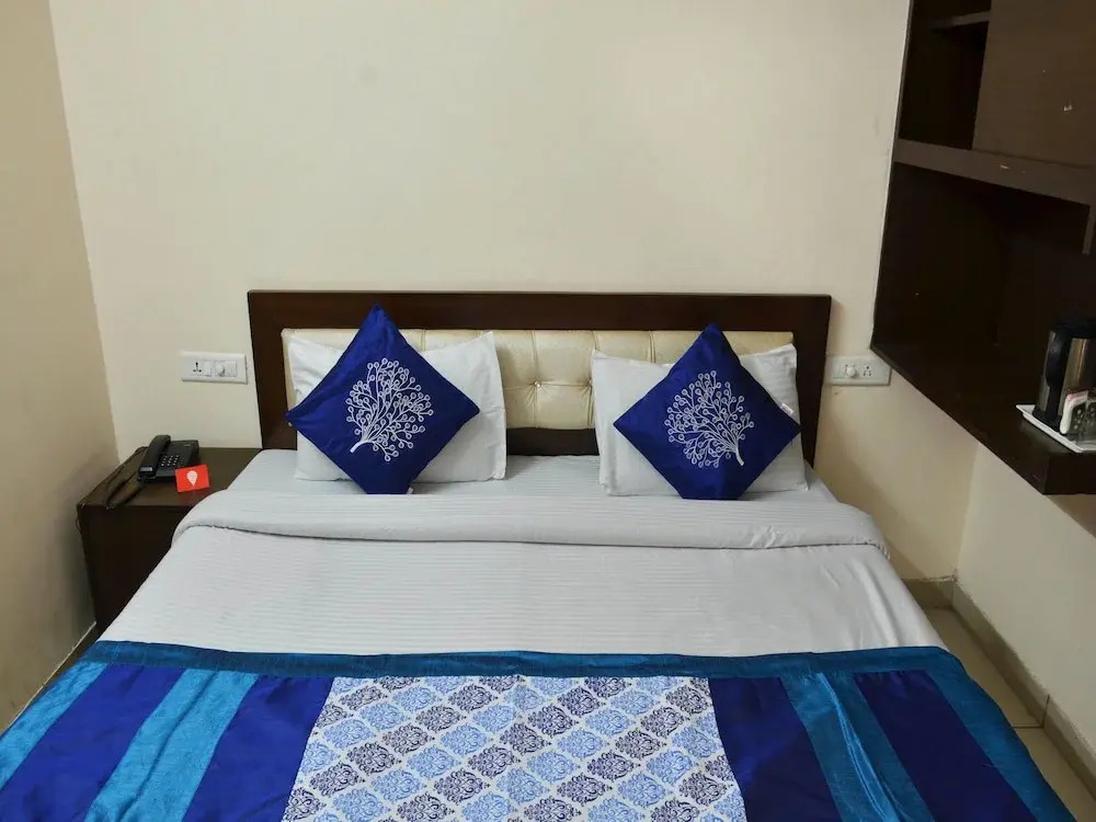 Motel Divine by OYO Rooms