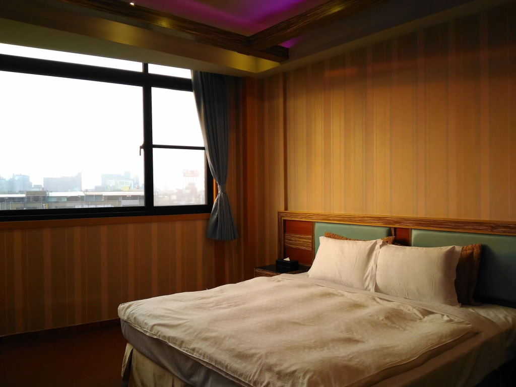 Wei Feng Hotel - Kaohsiung